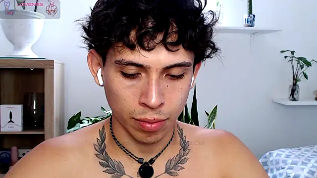 Magnuz Col online show from 04/24/26, 03:36