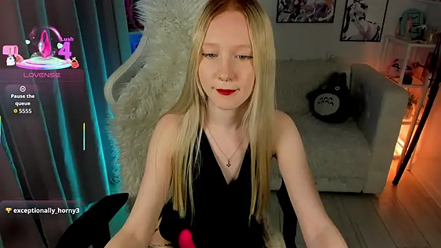 Snapshot of Sia_Hart chatting on 03/28/26, 05:45 Sia Hart online show from 03/28/26, 05:45
