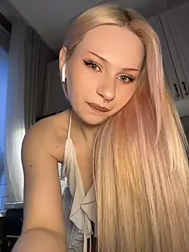 Snapshot of DayaFoxy chatting on 04/27/26, 01:20 DayaFoxy online show from 04/27/26, 01:20