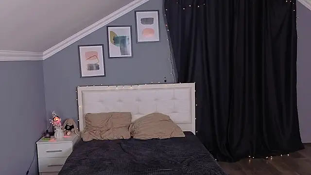 Naomi Demio online show from 03/04/26, 10:10