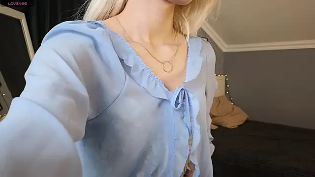 Naomi Demio online show from 04/01/26, 01:41