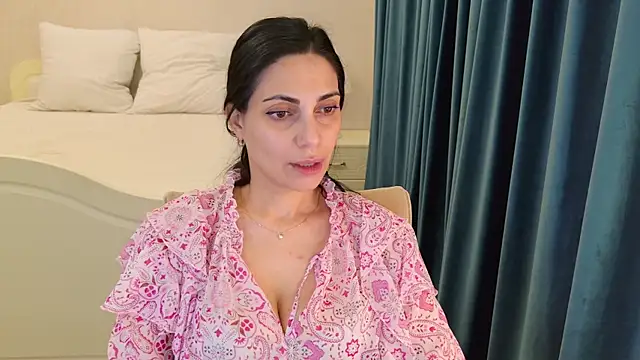 LovelyBeatrice online show from 07/21/26, 07:05