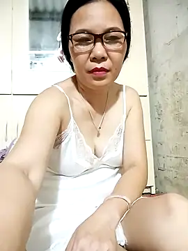 Snapshot of Nuna_689 chatting on 05/23/26, 02:43 Nuna 689 online show from 05/23/26, 02:43