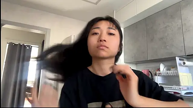 SweetMiaXO online show from 04/07/26, 10:09