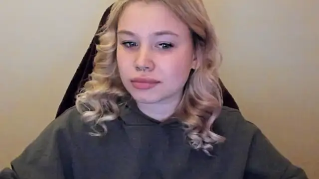 Lulu Di online show from 02/04/26, 11:42