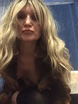 Snapshot of Snejnaya chatting on 02/05/26, 02:22 Snejnaya online show from 02/05/26, 02:22