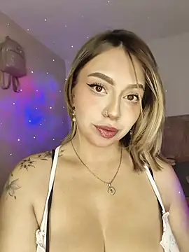 Snapshot of BellaDonna_16 chatting on 04/29/26, 11:33 BellaDonna 16 online show from 04/29/26, 11:33