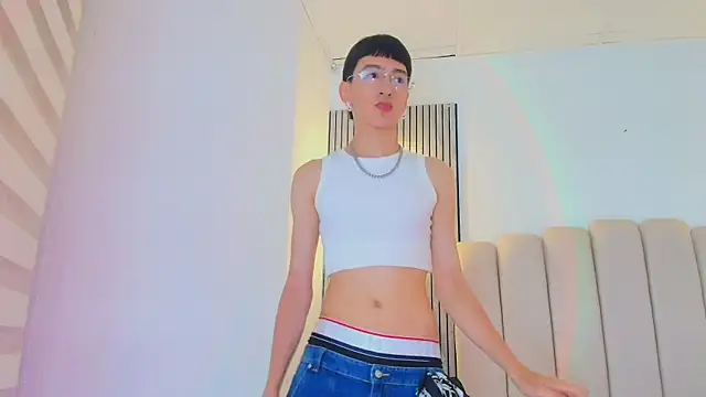 lian cameron online show from 04/29/26, 03:54
