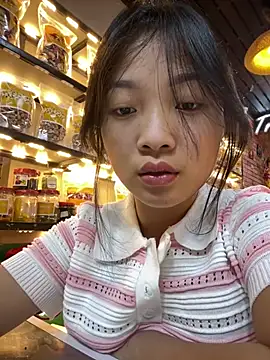 Lyn-be99 online show from 04/17/26, 02:09