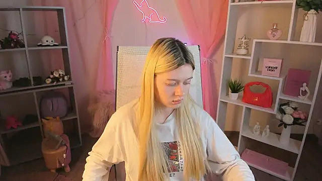 CelestineMauriac online show from 04/21/26, 07:06