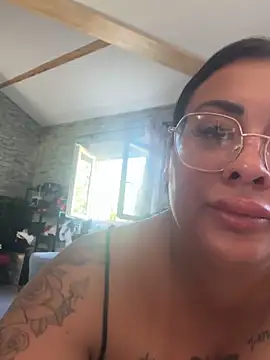 Snapshot of Melissa-suisse chatting on 06/01/26, 03:58 Melissa-suisse online show from 06/01/26, 03:58