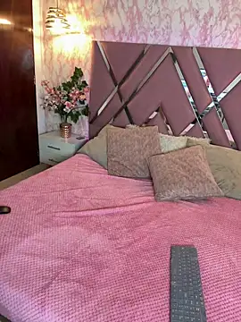 SOPHIIE LUX  online show from 02/25/26, 07:01