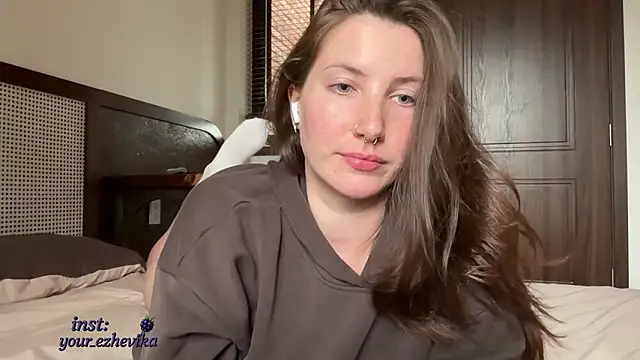 Snapshot of ItsEzheVika chatting on 02/02/26, 08:02 ItsEzheVika online show from 02/02/26, 08:02