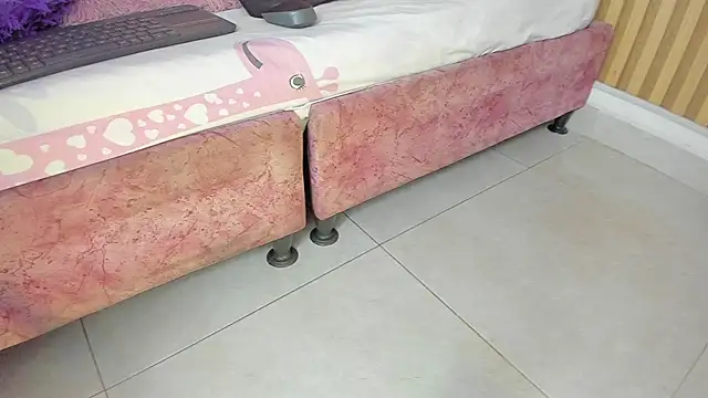 Melanie  Evans online show from 04/20/26, 11:02