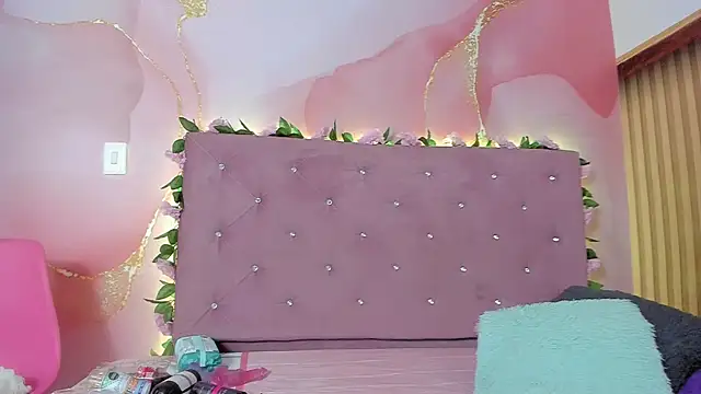 Melanie  Evans online show from 04/22/26, 11:01