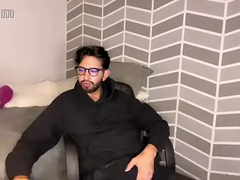 thomass1018 online show from 02/13/26, 02:29