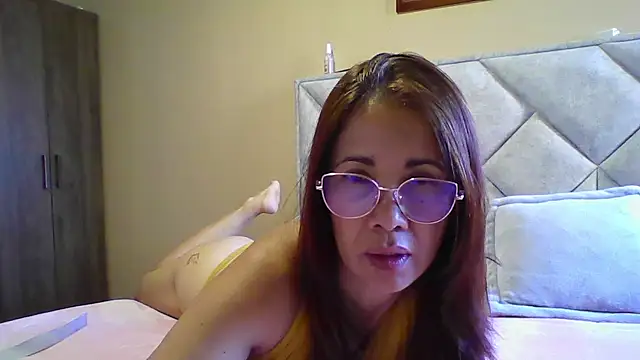Snapshot of camila_star10 chatting on 06/09/26, 12:17 camila star10 online show from 06/09/26, 12:17