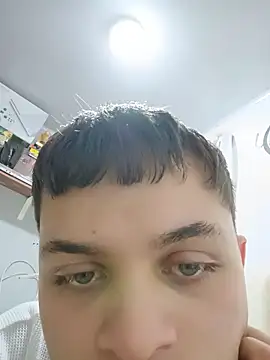 Snapshot of Andres_medi32 chatting on 02/13/26, 06:42 Andres medi32 online show from 02/13/26, 06:42