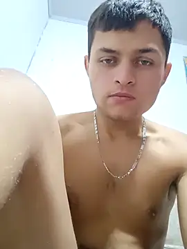 Snapshot of Andres_medi32 chatting on 05/14/26, 04:19 Andres medi32 online show from 05/14/26, 04:19