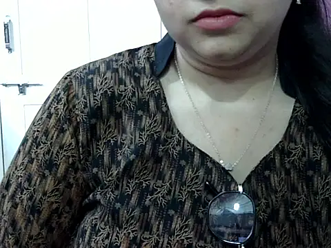 Snapshot of Cute_Aliyaa chatting on 04/23/26, 02:30 Cute Aliyaa online show from 04/23/26, 02:30