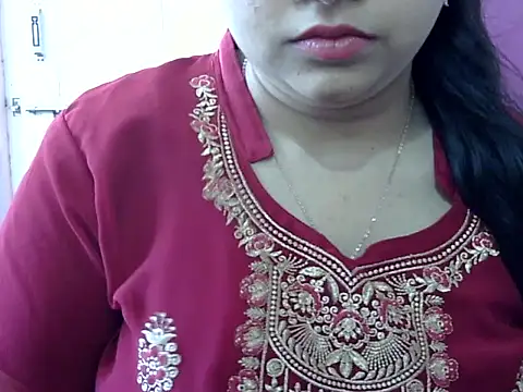 Snapshot of Cute_Aliyaa chatting on 05/03/26, 10:10 Cute Aliyaa online show from 05/03/26, 10:10