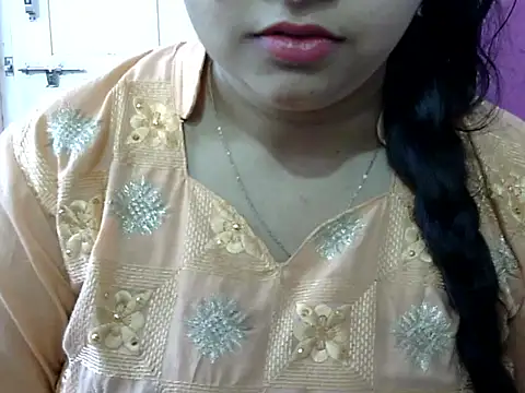 Snapshot of Cute_Aliyaa chatting on 05/07/26, 10:53 Cute Aliyaa online show from 05/07/26, 10:53