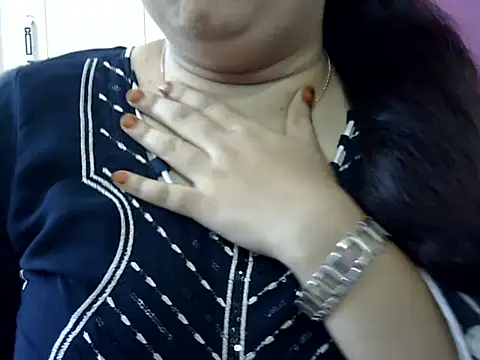 Snapshot of Cute_Aliyaa chatting on 05/08/26, 10:31 Cute Aliyaa online show from 05/08/26, 10:31