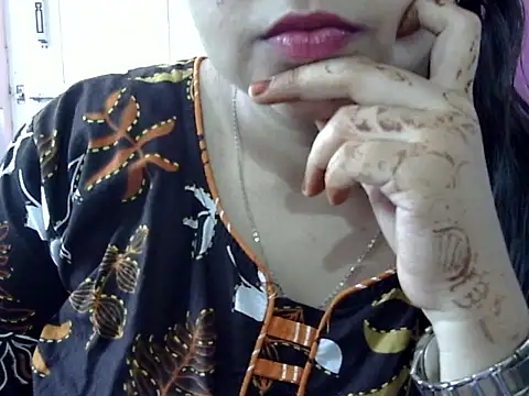 Snapshot of Cute_Aliyaa chatting on 05/15/26, 10:33 Cute Aliyaa online show from 05/15/26, 10:33