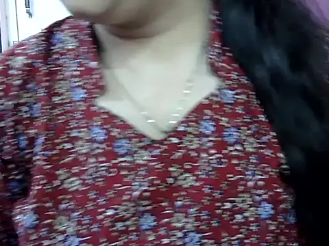 Snapshot of Cute_Aliyaa chatting on 05/19/26, 01:39 Cute Aliyaa online show from 05/19/26, 01:39