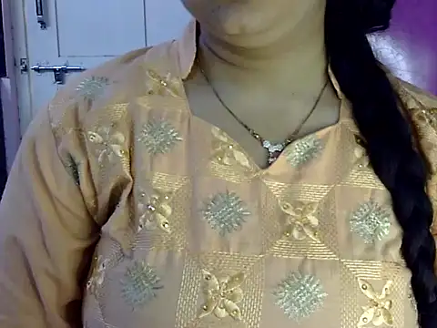 Snapshot of Cute_Aliyaa chatting on 05/22/26, 12:22 Cute Aliyaa online show from 05/22/26, 12:22