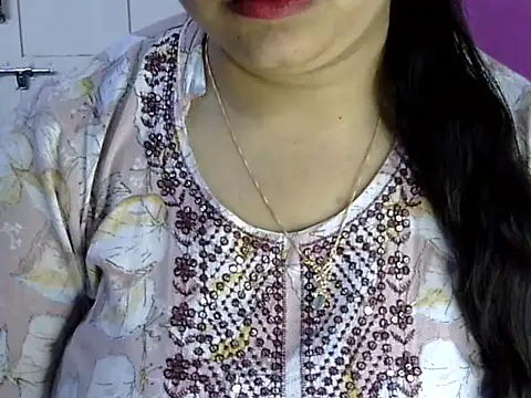 Snapshot of Cute_Aliyaa chatting on 06/18/26, 01:37 Cute Aliyaa online show from 06/18/26, 01:37