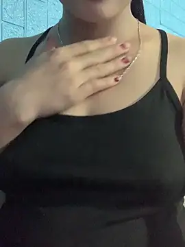 Hoa-tuylip online show from 02/17/26, 12:40