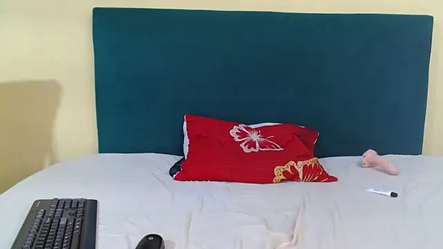 FreakyMelanin18 online show from 04/21/26, 08:01