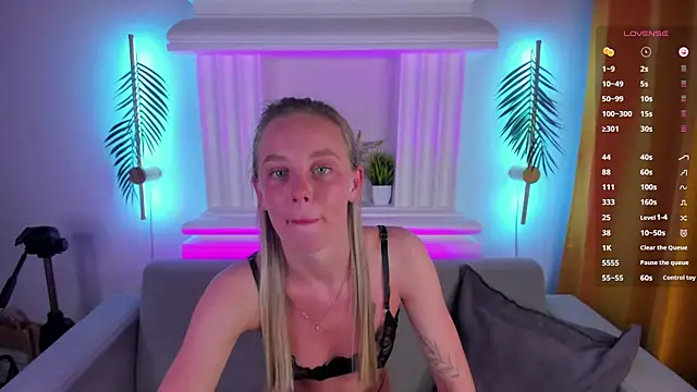 Tesssa Young online show from 04/24/26, 01:08