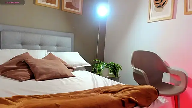 SalomeStorm  online show from 04/23/26, 02:52