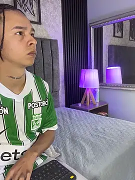 Snapshot of bliinkii_and_luka_ chatting on 02/25/26, 01:32 bliinkii and luka online show from 02/25/26, 01:32