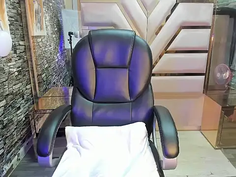 Gerogina Divaio online show from 02/06/26, 01:47