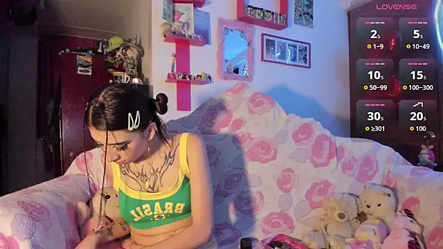 Snapshot of Rebecahart chatting on 02/15/26, 04:20 Rebecahart online show from 02/15/26, 04:20