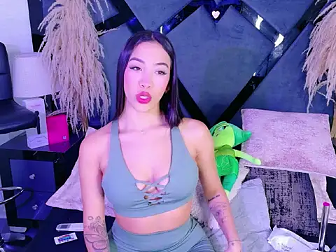 KylieWhitee online show from 04/21/26, 01:06