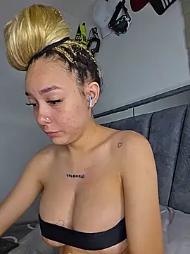 Snapshot of alaia_princess chatting on 06/29/26, 11:27 alaia princess online show from 06/29/26, 11:27