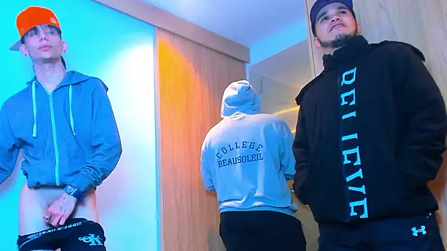 Snapshot of TheBatMansion chatting on 02/15/26, 05:59 TheBatMansion online show from 02/15/26, 05:59