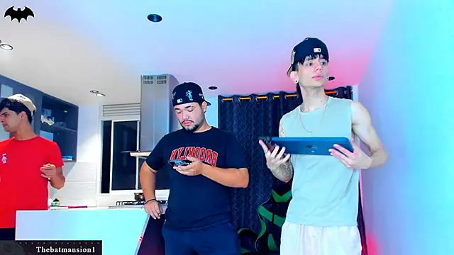 Snapshot of TheBatMansion chatting on 02/26/26, 01:15 TheBatMansion online show from 02/26/26, 01:15