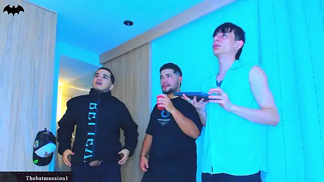 Snapshot of TheBatMansion chatting on 02/27/26, 04:34 TheBatMansion online show from 02/27/26, 04:34