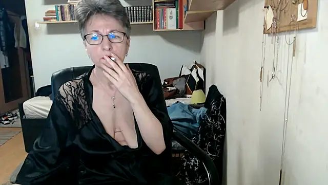 katemodel online show from 10/18/25, 05:21