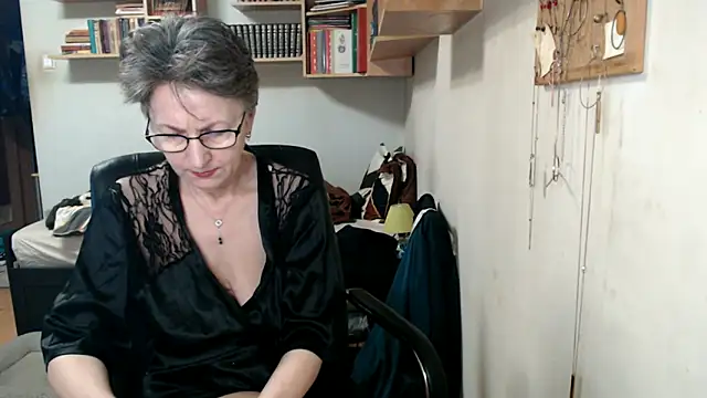 katemodel online show from 11/11/25, 08:14