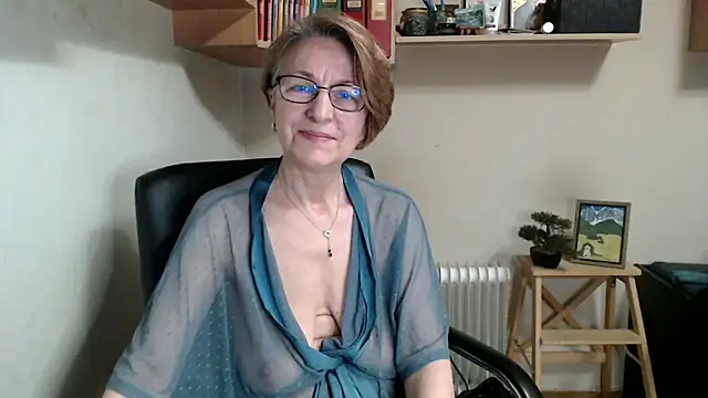 Snapshot of katemodel chatting on 04/26/26, 06:44 katemodel online show from 04/26/26, 06:44