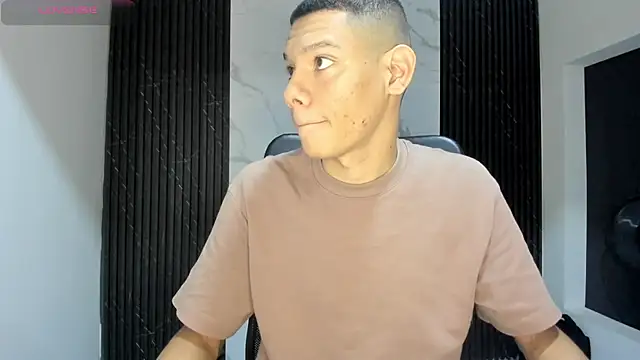 milo cruz  online show from 02/09/26, 03:21