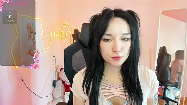 Snapshot of AliceeinWonderlanddd chatting on 02/20/26, 06:26 AliceeinWonderlanddd online show from 02/20/26, 06:26