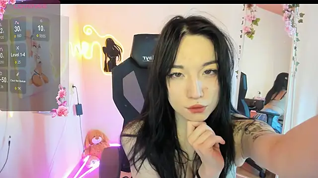 AliceeinWonderlanddd online show from 04/04/26, 02:43