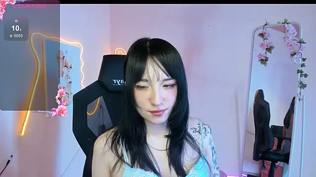 AliceeinWonderlanddd online show from 04/09/26, 07:25